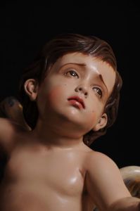 Expresión doliente del ángel cirineo para Jesús Nazareno