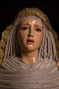 Detalle del bello rostro de la Dolorosa de Pérez Rojas