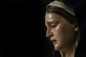 Perfil izquierdo del busto de la Virgen