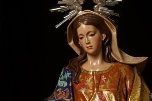 Expresión serena de la Virgen de la Expectación