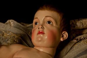 La humanidad del rostro de Jesús en la cuna