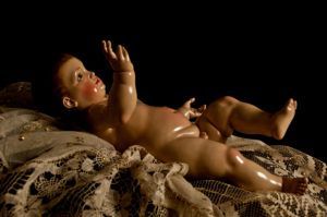 El modelado de la escultura niño Jesús