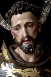 Rostro de San Francisco de Asís de profunda mirada