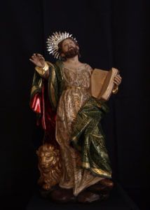 San Marcos Evangelista tallado en caoba policromada y estofada