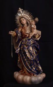 Virgen del Rosario tallada por Juan Alberto Pérez Rojas