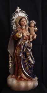 Escultura religiosa contemporánea de la Virgen del Rosario