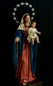 Imagen mariana de la Virgen del Rosario para el barrio de Pino Montano