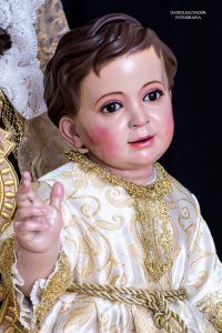 Detalle del rostro del Niño Jesús de inspiración naturalista