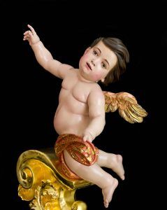 Escultura de ángel en madera policromada