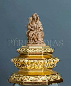 Escultura de la Virgen De la Peña obra de Juan Alberto Pérez Rojas