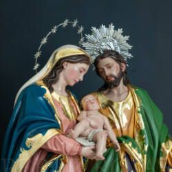 Niño Jesús dormido en los brazos de la Virgen María
