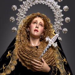 Nuestra Señora de los Dolores ataviada al estilo barroco español