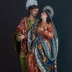 Virgen de los Dolores con San Juan Apóstol realizado en madera de cedro estofada y policromada