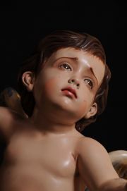 Expresión doliente del ángel cirineo para Jesús Nazareno