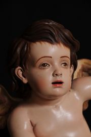 Detalle del rostro de un ángel cirineo