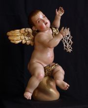 Ángel portando la corona de espinas, símbolo de la pasión de Cristo