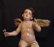 Ángel portando los clavos, atributo referente a la pasión de Cristo