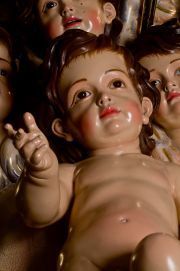 Niño Jesús bendiciendo con su mano derecha