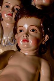 Detalle de la expresión dulce del rostro