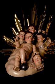 Escultura del Niño Jesús de cuna de inspiración barroca
