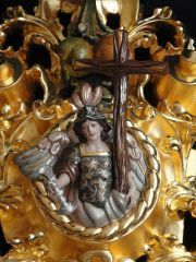 Arcángel portador de la Cruz y el cáliz como símbolos eucarísticos