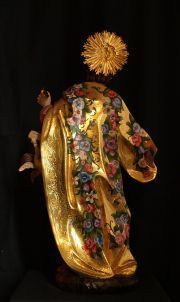 Decoración barroca de festones de flores y rocalla