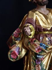 Detalle de los festones de flores, decoración de escultura barroca