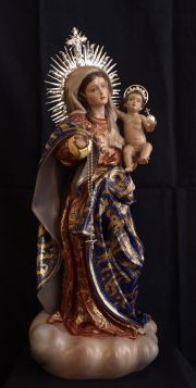 Escultura religiosa contemporánea de la Virgen del Rosario