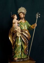 Vista de la composición de la escultura de San José con el Niño Jesús en brazos