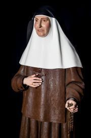 Santa Maria de la Purísima con el gesto de ofrecer el rosario