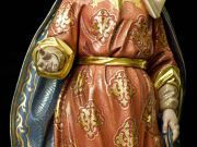 Detalle de los estofados de la túnica de la Virgen