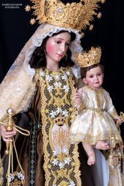 Nuestra Señora del Carmen obra en madera policromada para vestir