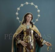Nuestra Señora del Carmen portando el escapulario de la orden carmelita