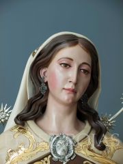 Detalle de la policromía del rostro y ornamentación del manto