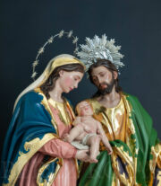 Niño Jesús dormido en los brazos de la Virgen María