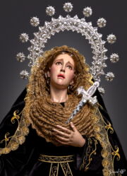 Nuestra Señora de los Dolores ataviada al estilo barroco español