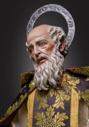 El rostros transmite serenidad y hondura espiritual